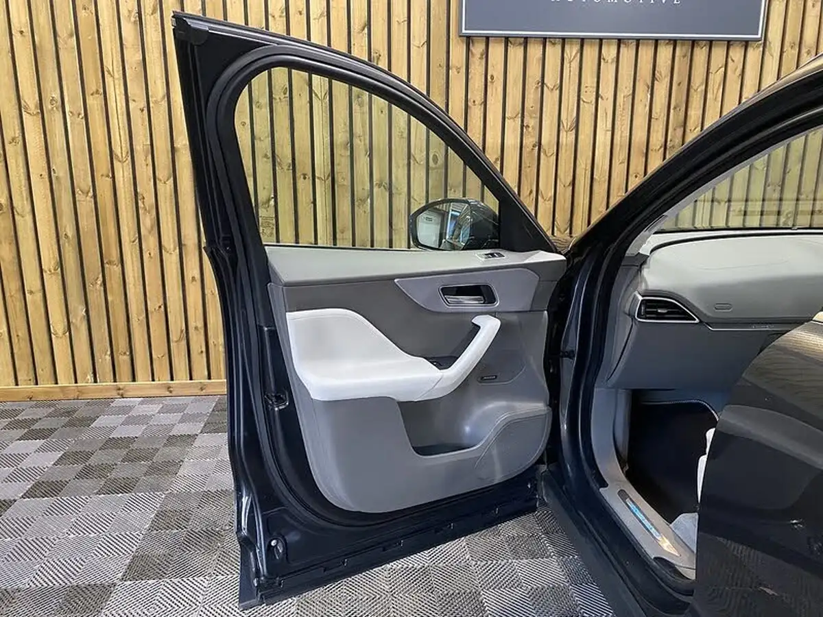 2020-jaguar-f-pace-20-i4d-portfolio-180ps-awd-auto-big-64
