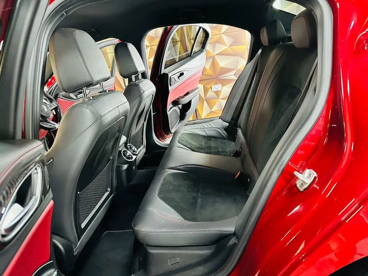 2018-alfa-romeo-giulia-29-biturbo-quadrifoglio-big-59