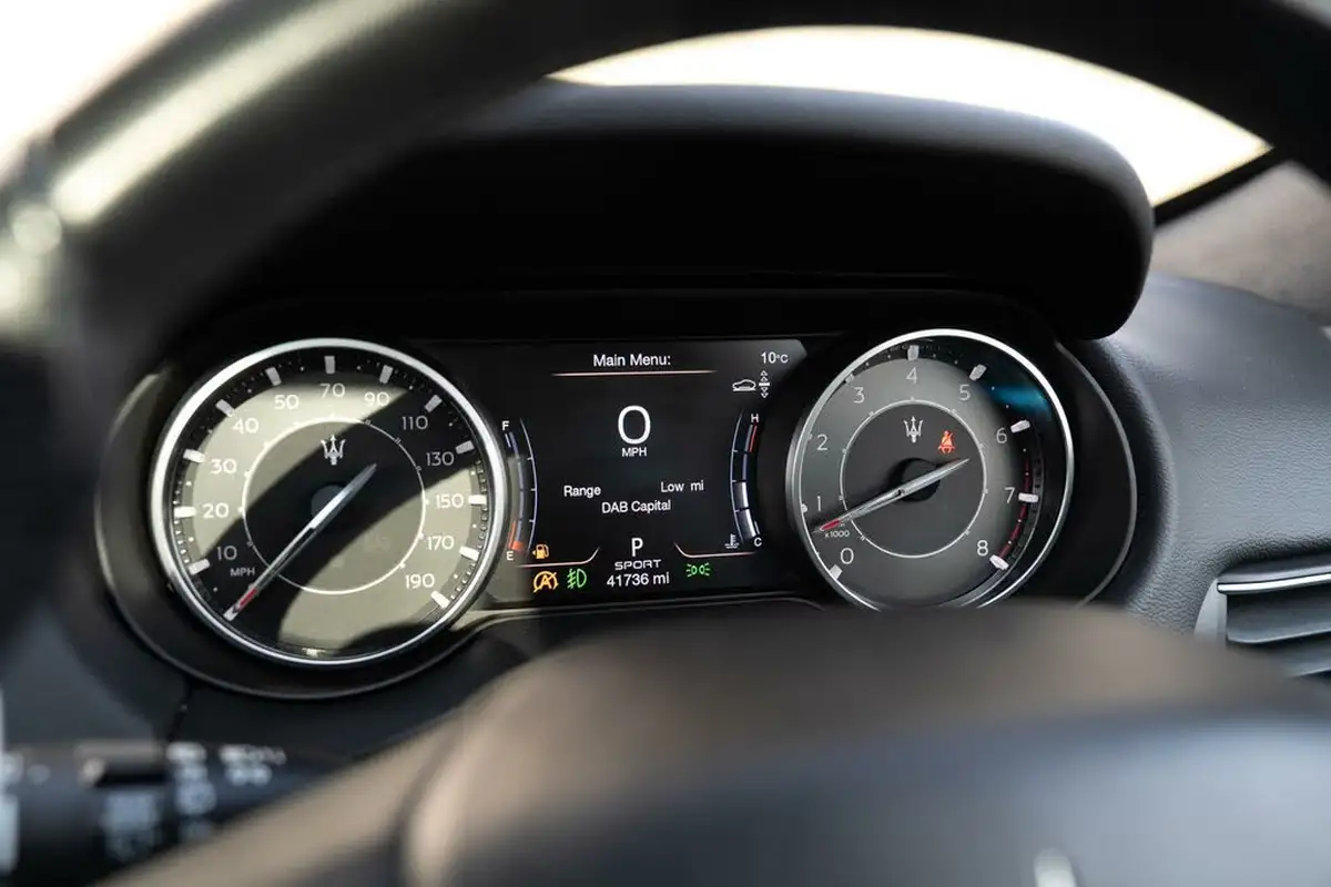 2021-maserati-levante-30-gransport-big-38