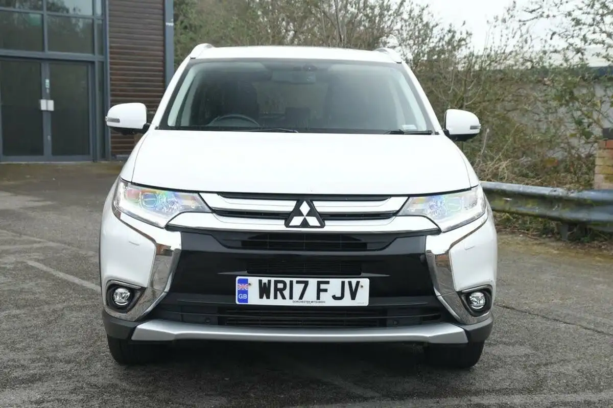2017-mitsubishi-outlander-22di-d-4-auto-big-1