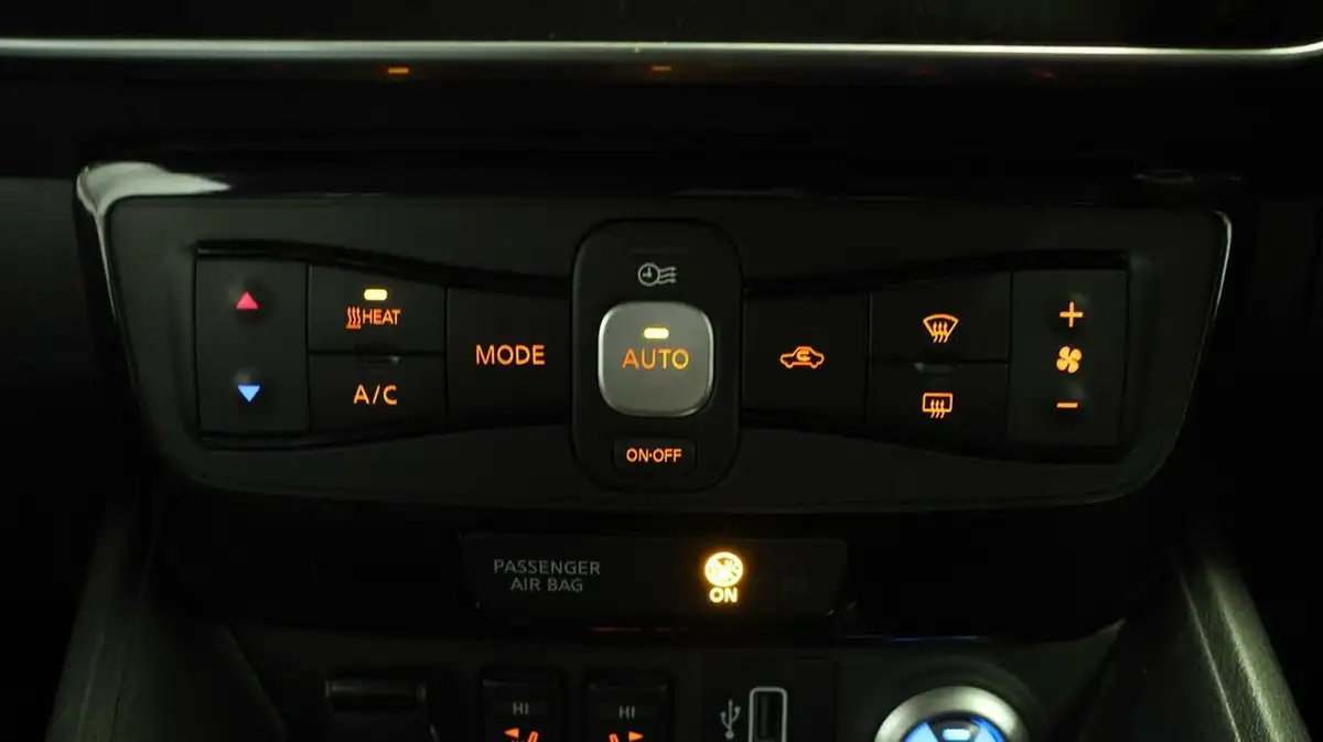 2021-nissan-leaf-e-tekna-big-11