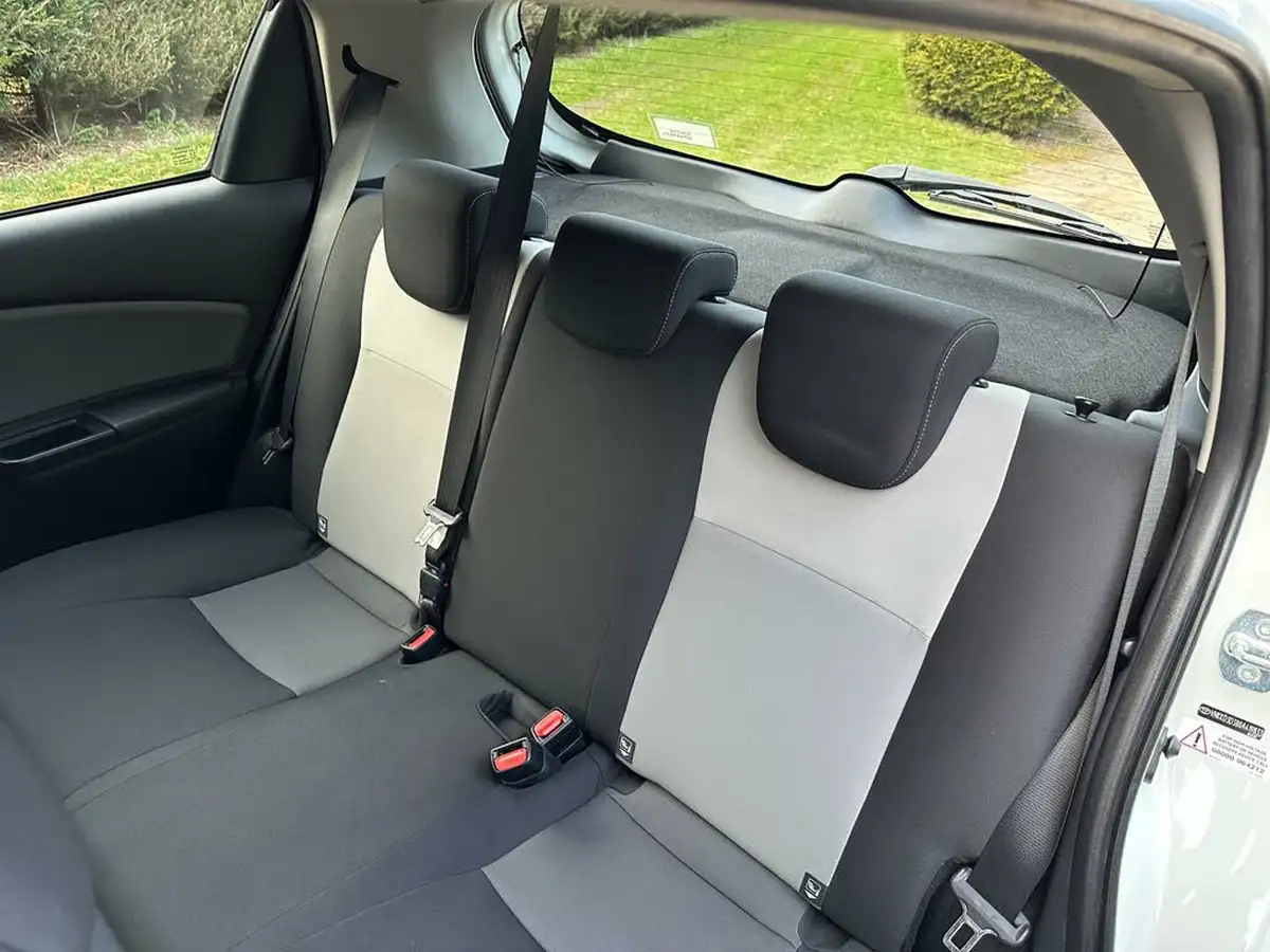 2018-toyota-yaris-15-vvt-i-icon-tech-98bhp-hybrid-1497cc-e-cvt-big-30