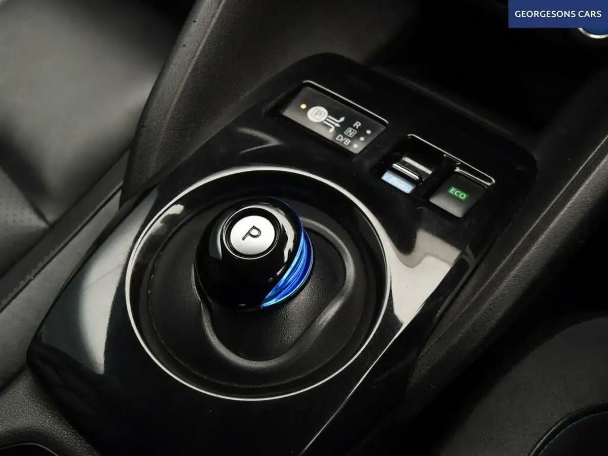 2019-nissan-leaf-e-tekna-big-17