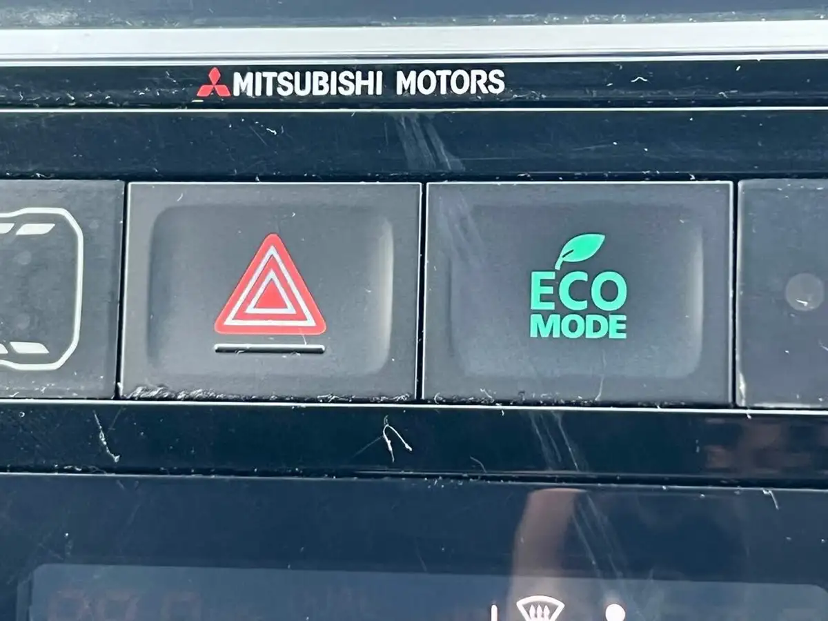 2017-mitsubishi-outlander-20-juro-phev-5st-big-40