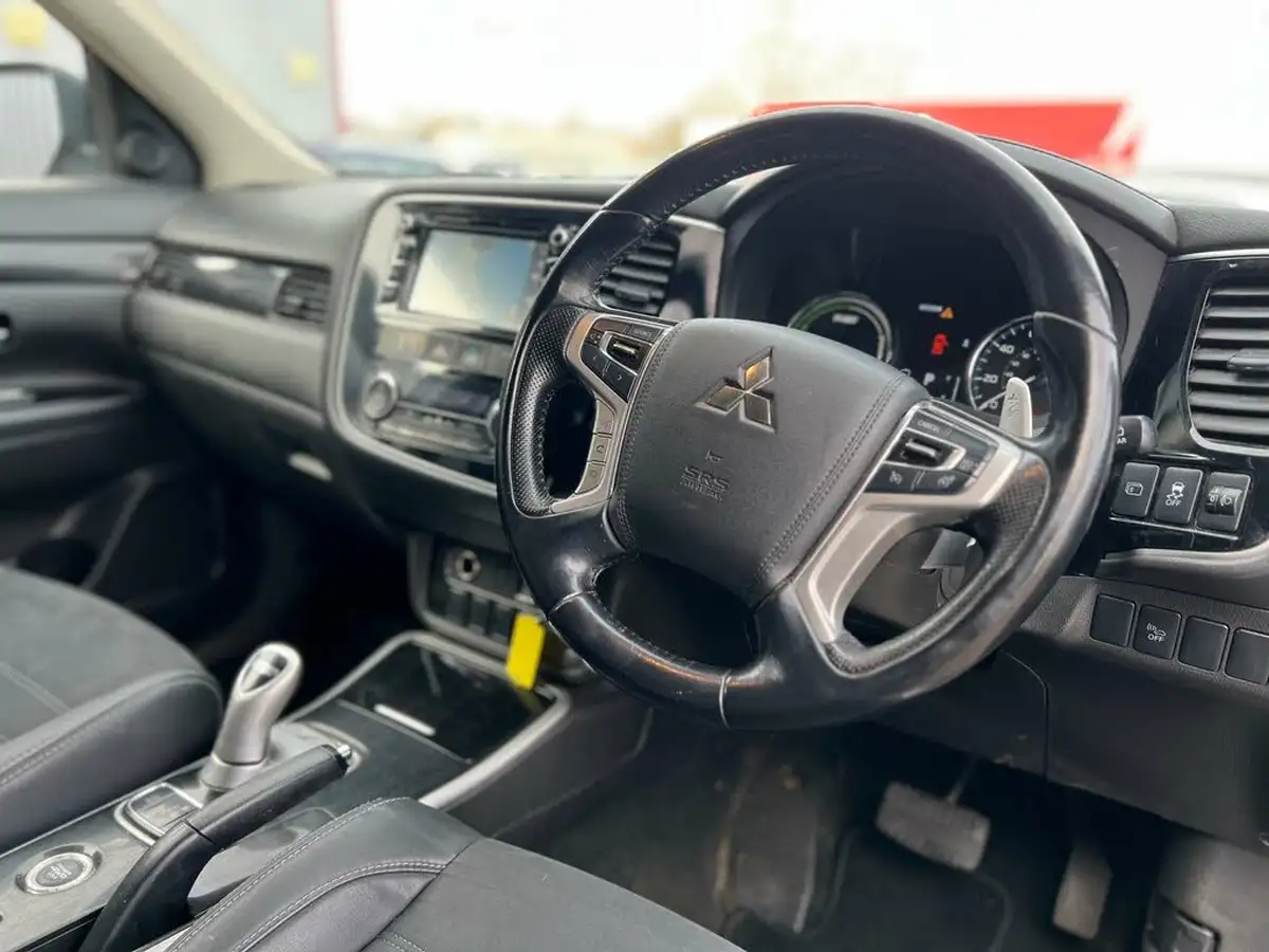 2017-mitsubishi-outlander-20-juro-phev-5st-big-16