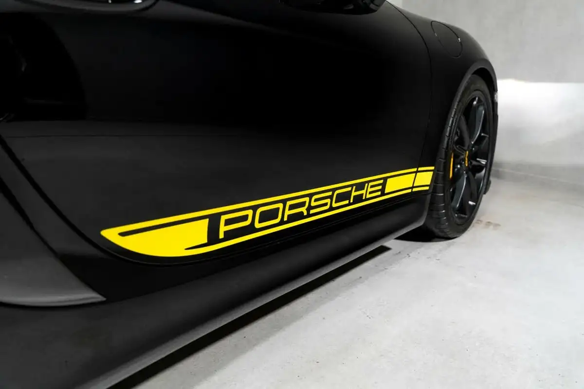 2016-porsche-cayman-38-gt4-big-26