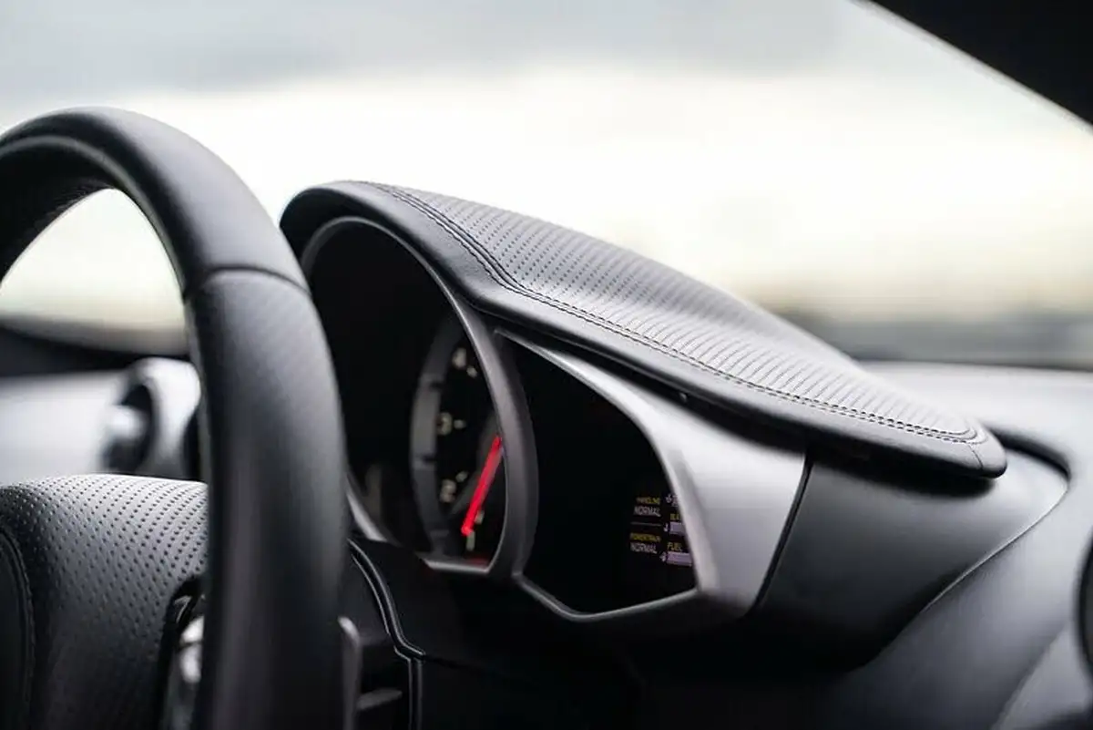 2012-mclaren-12c-38-592bhp-coupe-big-32