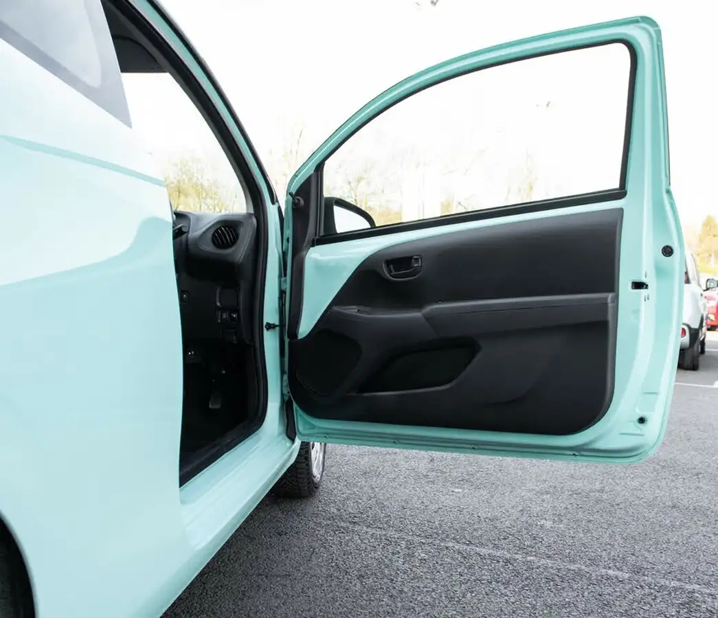 2020-citroen-c1-10-vti-feel-ss-3d-big-13