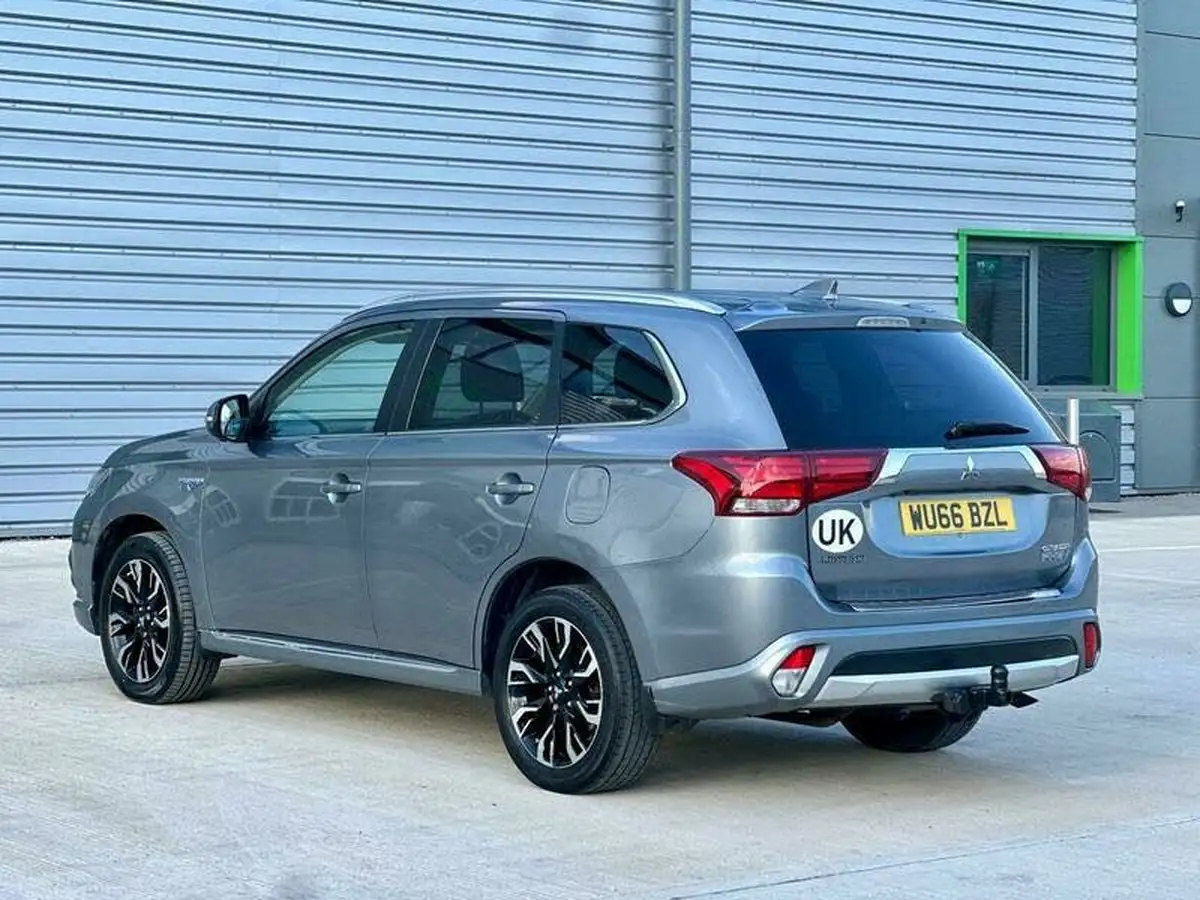 2016-mitsubishi-outlander-20-gx4h-phev-big-5