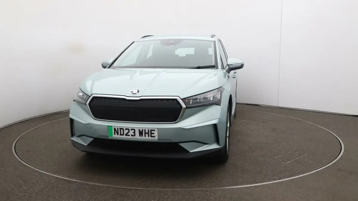 2023-skoda-enyaq-e-60-big-36