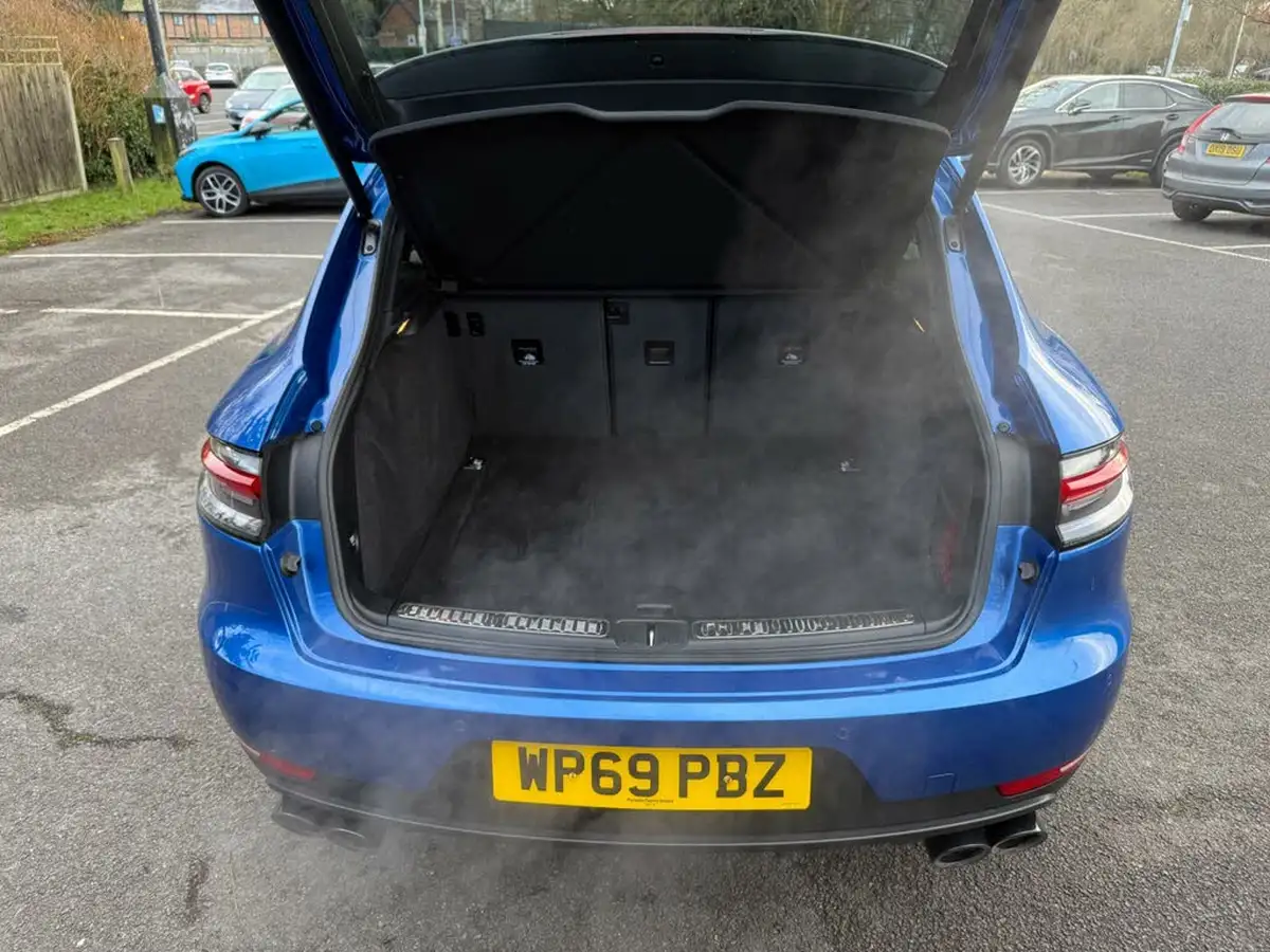 2019-porsche-macan-20-big-31