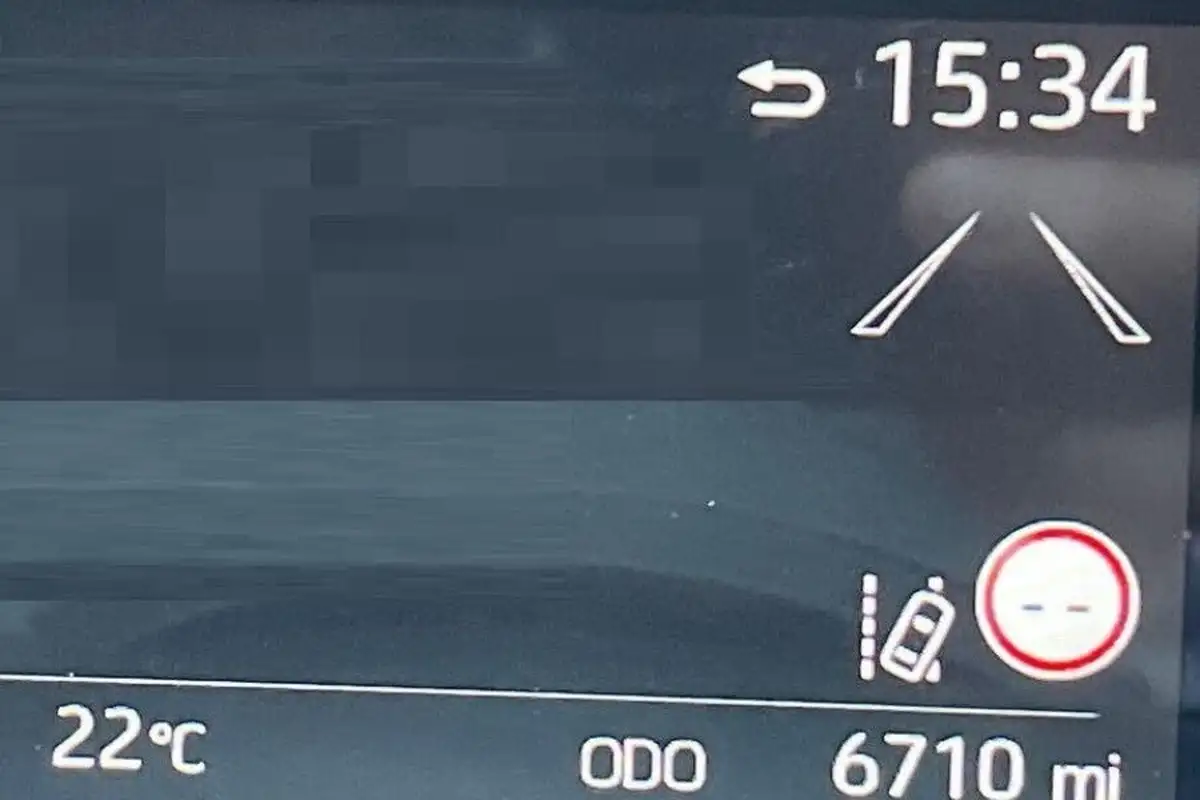 2023-mazda-mazda2-15-select-big-24