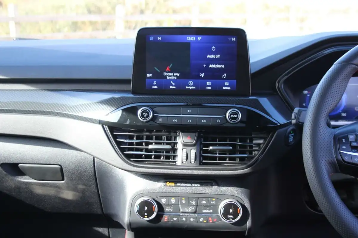 2023-ford-kuga-25t-black-package-edition-225ps-phev-big-18