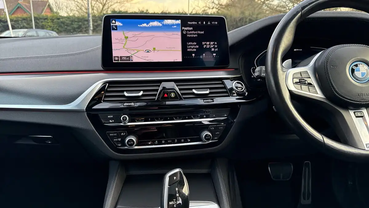 2022-bmw-5-series-20-530e-m-sport-saloon-4d-big-11