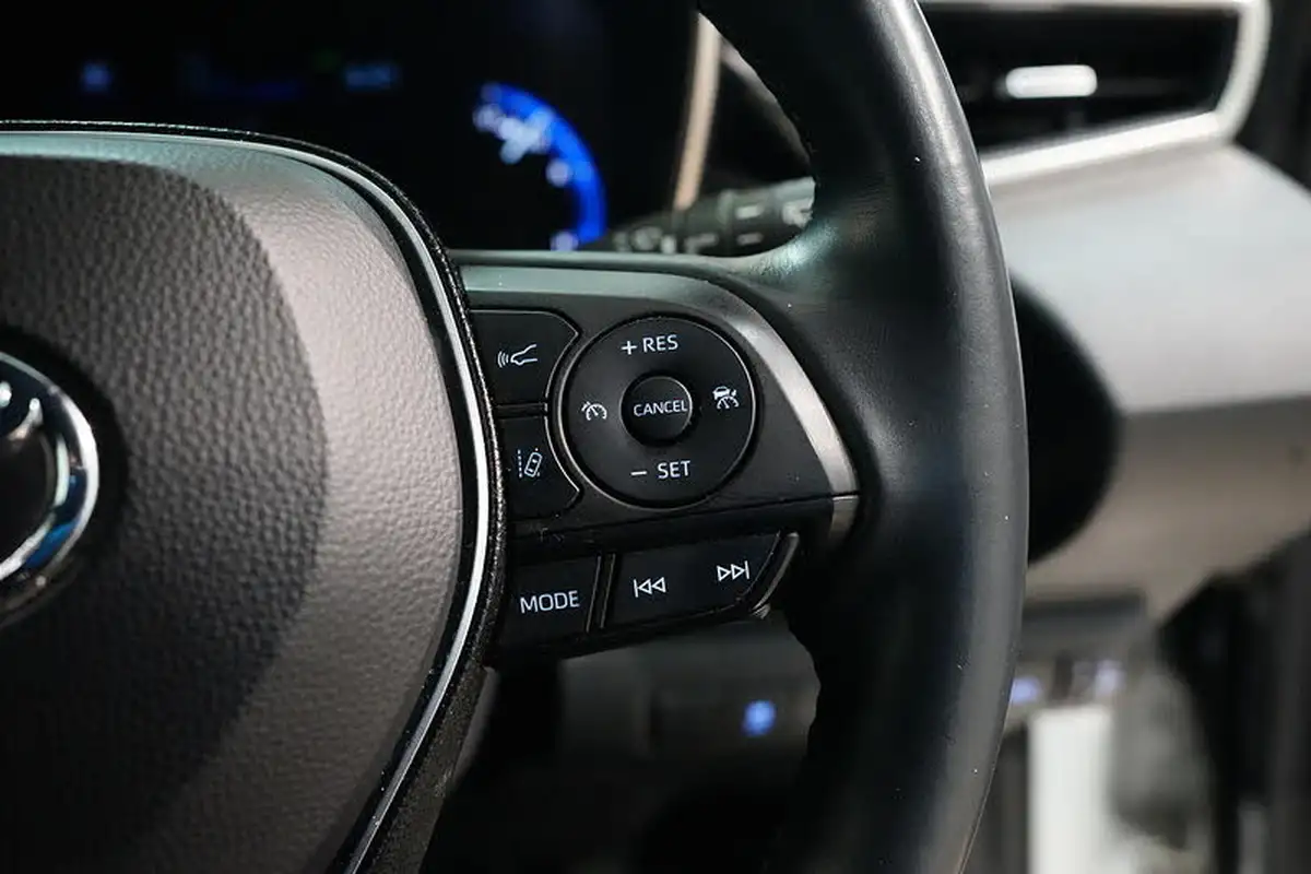 2019-toyota-corolla-18-vvt-i-design-trk-touring-sports-5d-big-36