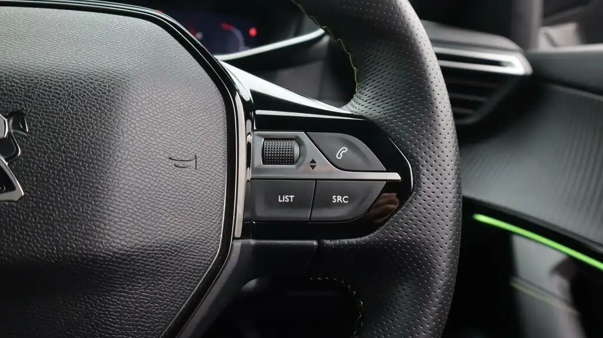 2022-peugeot-2008-suv-12-puretech-gt-big-26