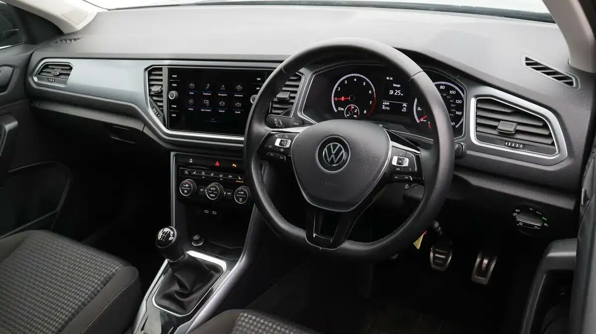 2022-volkswagen-t-roc-10-tsi-active-hatchback-5d-big-9