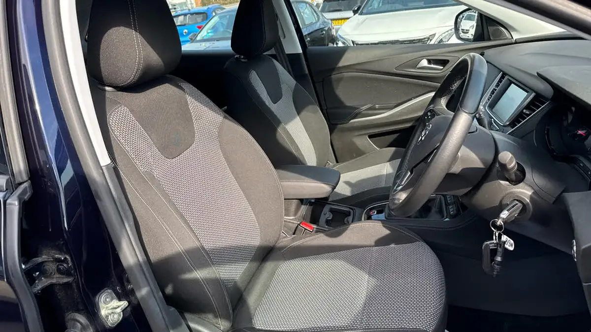 2019-vauxhall-grandland-x-12-se-ss-big-26