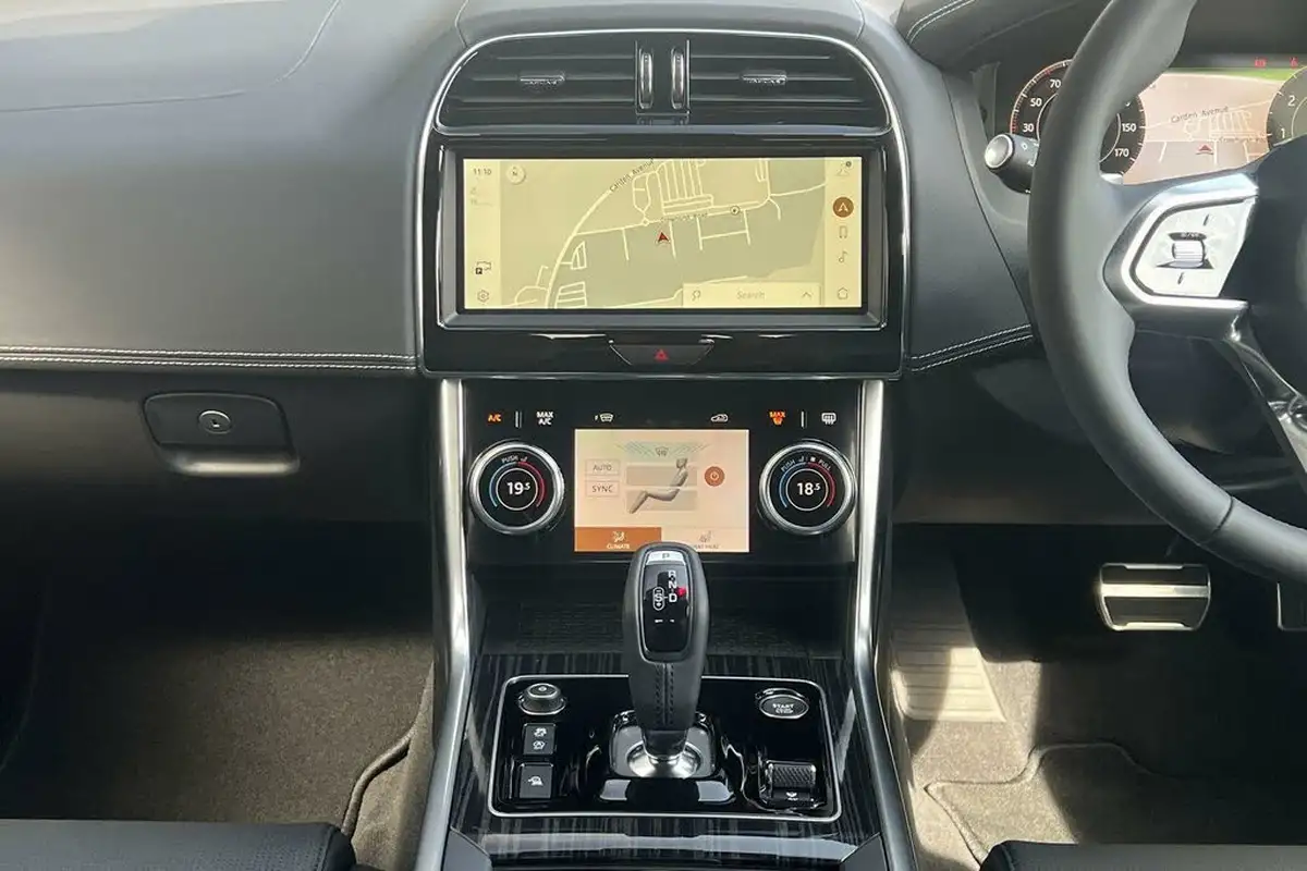 2024-jaguar-xe-20-p250-r-dynamic-hse-black-big-40