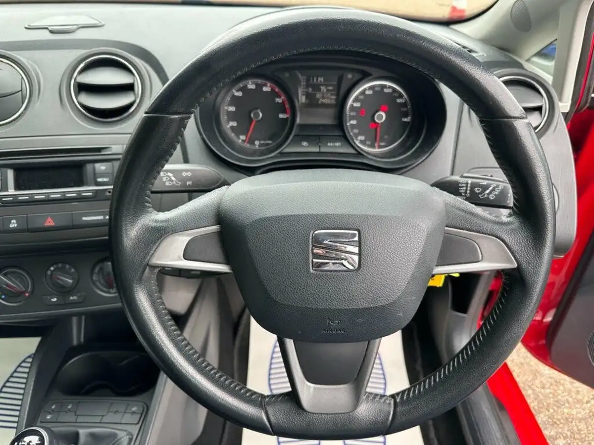 2015-seat-ibiza-12-i-tech-hatchback-5d-big-14