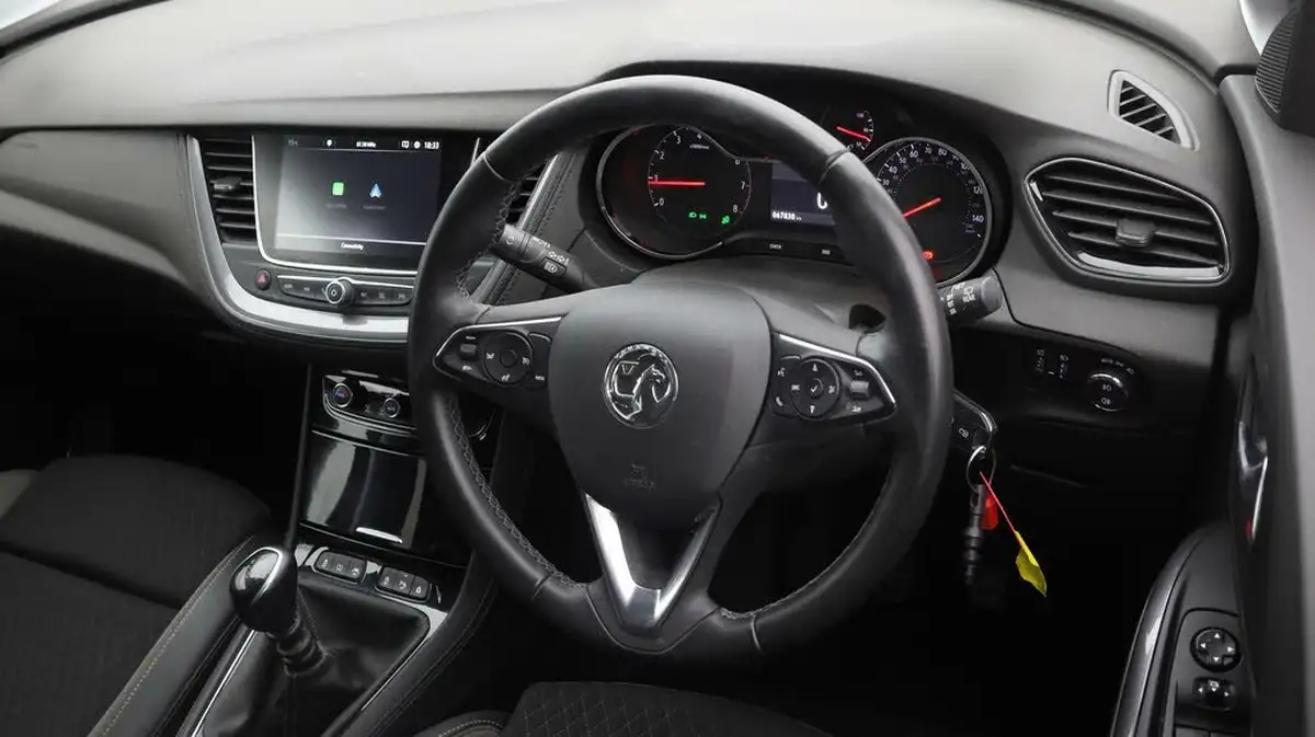 2020-vauxhall-grandland-x-12-sri-nav-big-8