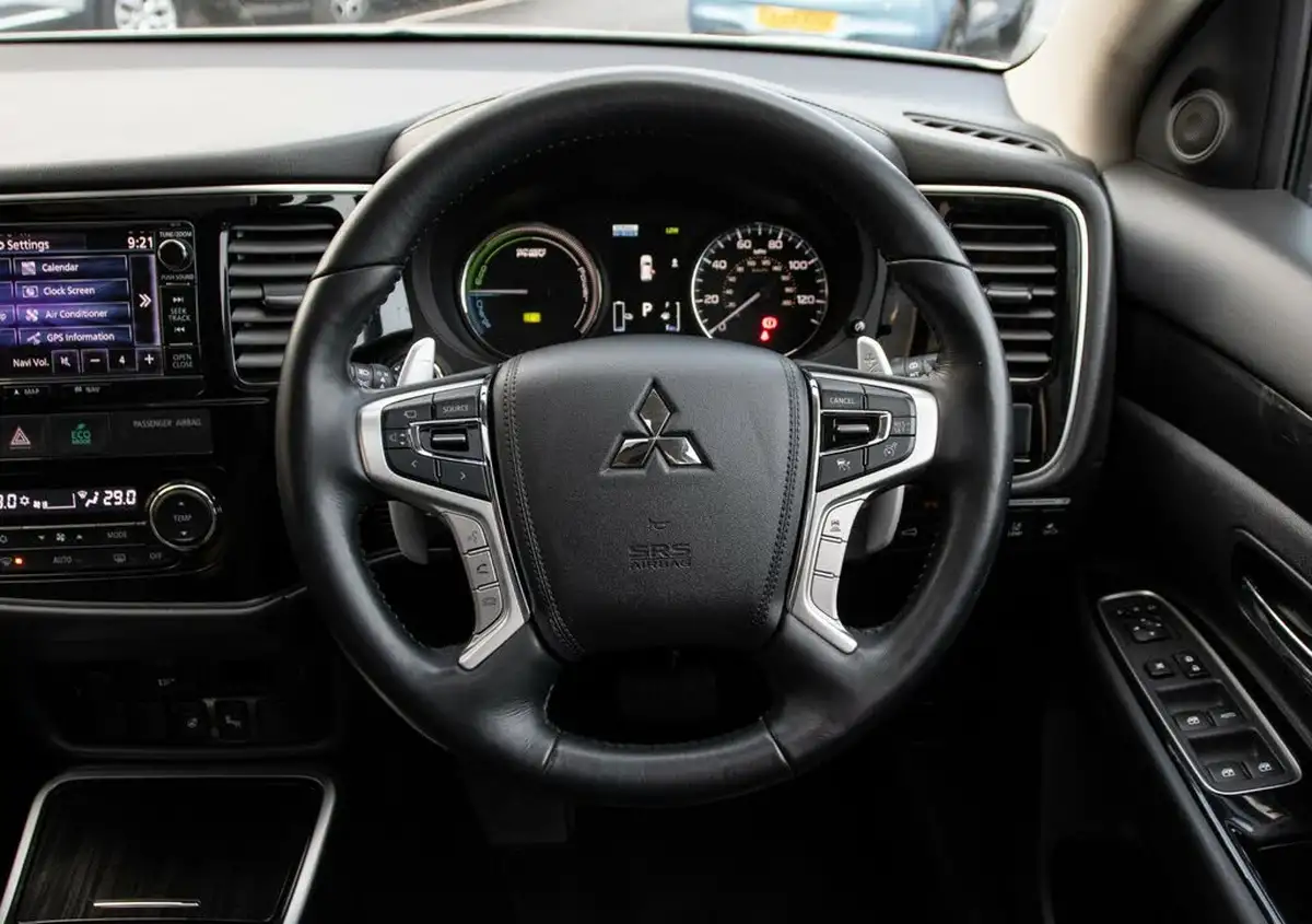 2017-mitsubishi-outlander-20-4hs-phev-5st-big-23
