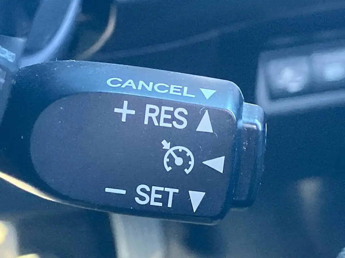 2018-toyota-yaris-15-vvt-i-icon-tech-hybrid-big-45