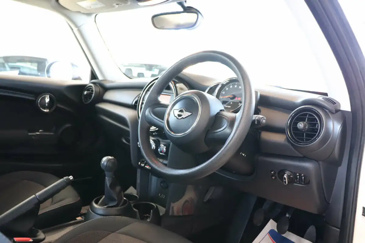 2017-mini-cooper-12-one-3d-big-19