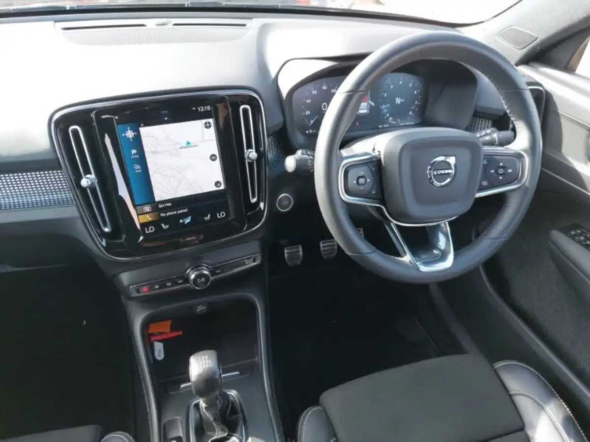 2022-volvo-xc40-15-t3-r-design-big-9