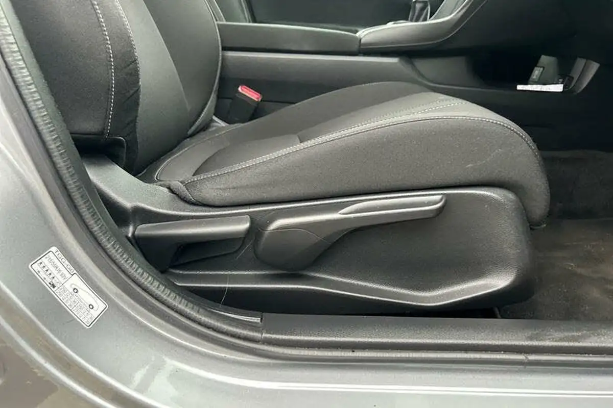 2018-honda-civic-10-vtec-turbo-se-126ps-hatchback-5d-big-27