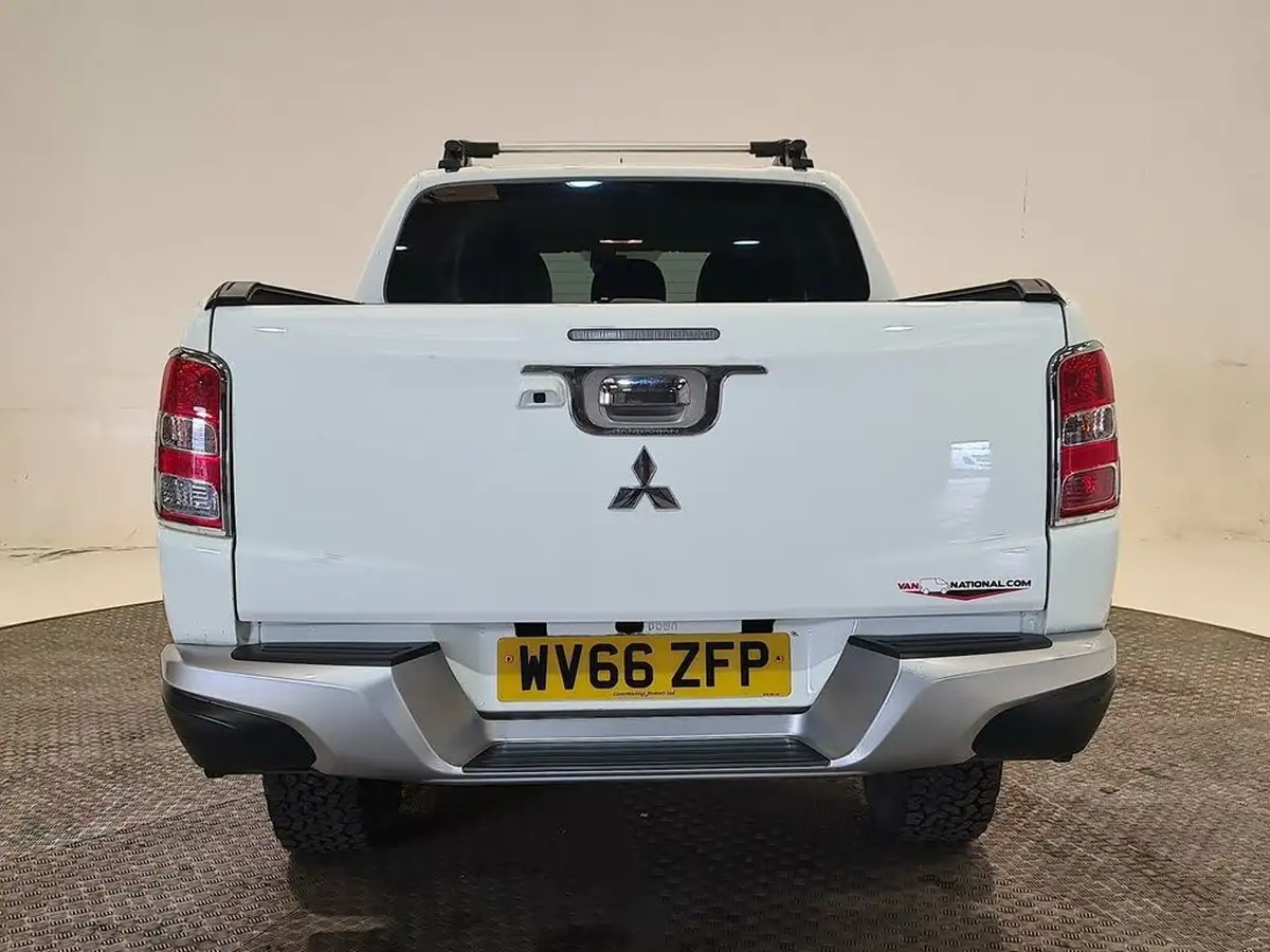 2016-mitsubishi-l200-24di-d-barbarian-big-12