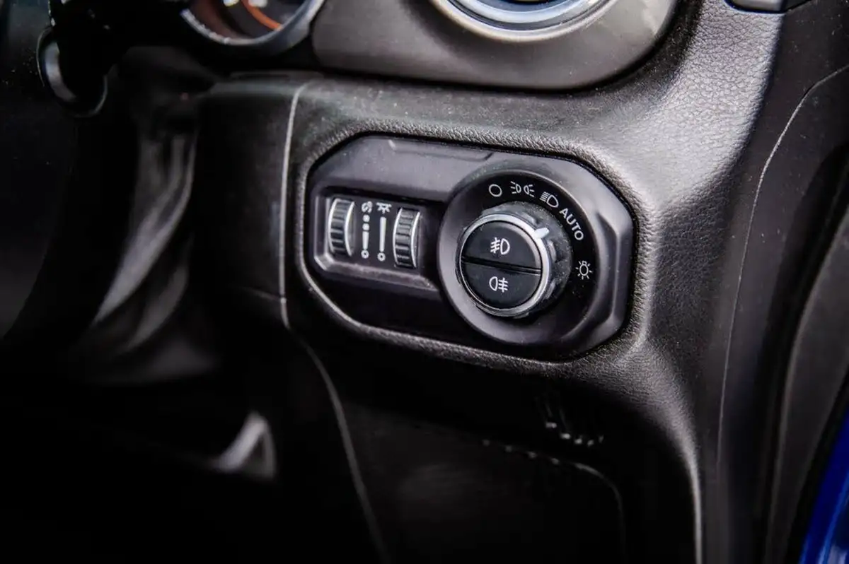 2019-jeep-wrangler-20-gme-sahara-hard-5d-big-8