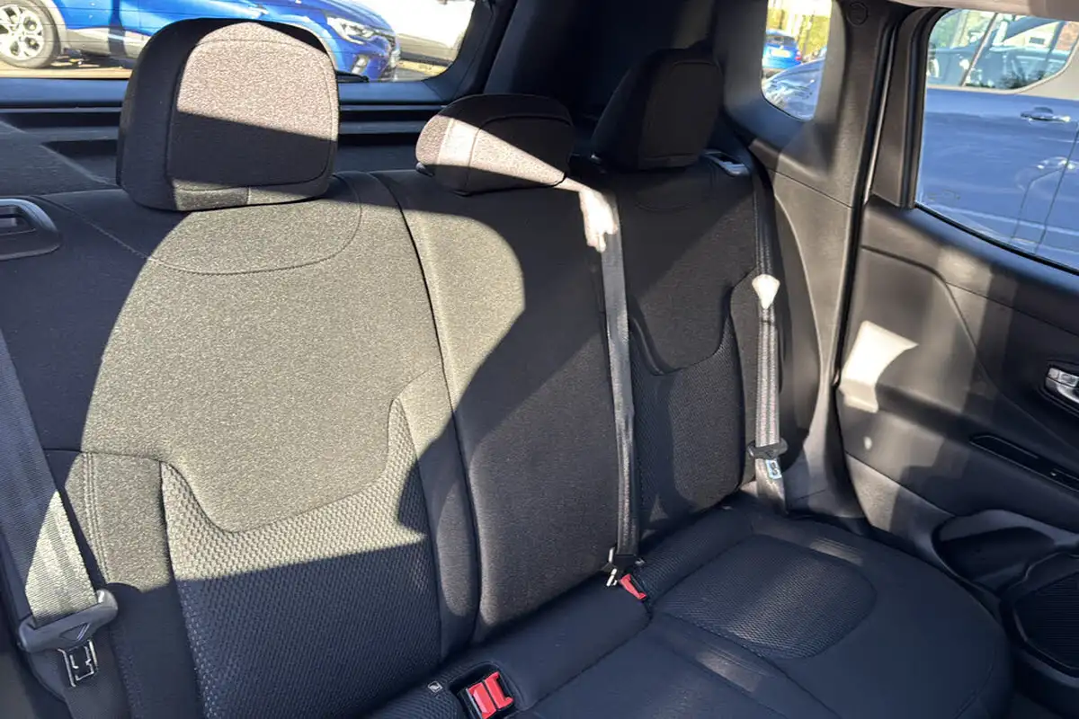 2021-jeep-renegade-10-gse-night-eagle-big-11
