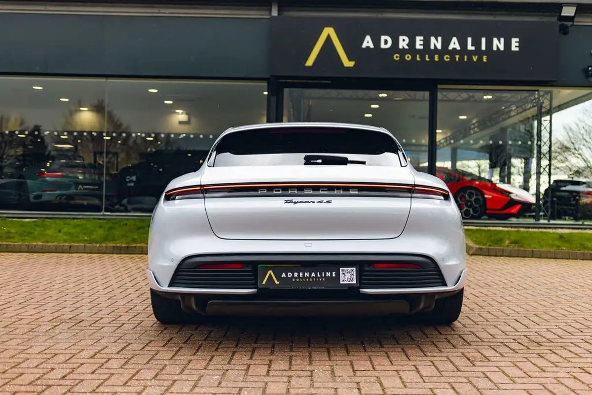 2023-porsche-taycan-e-4s-sport-turismo-571ps-performance-battery-plus-big-10