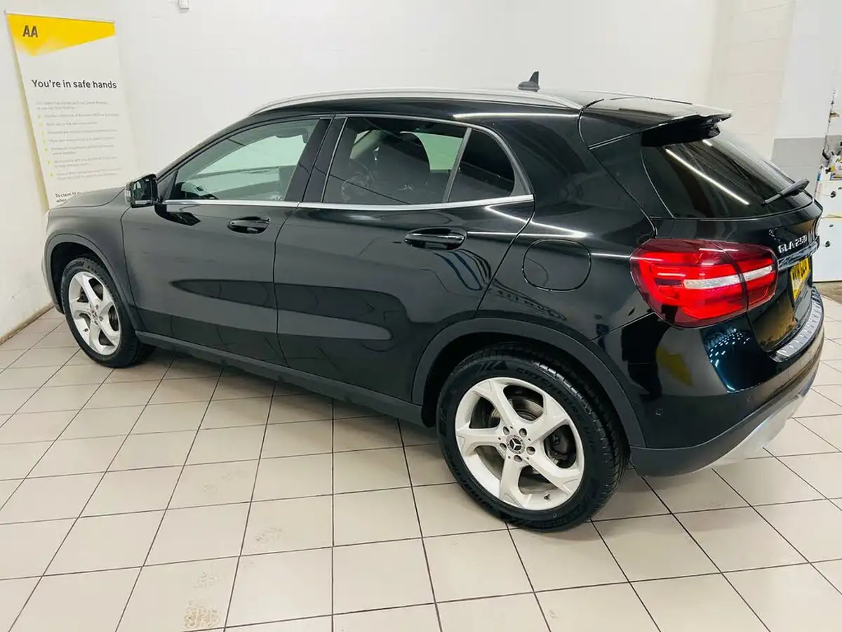 2018-mercedes-benz-gla-class-20-gla-250-sport-208bhp-premiumss-big-3