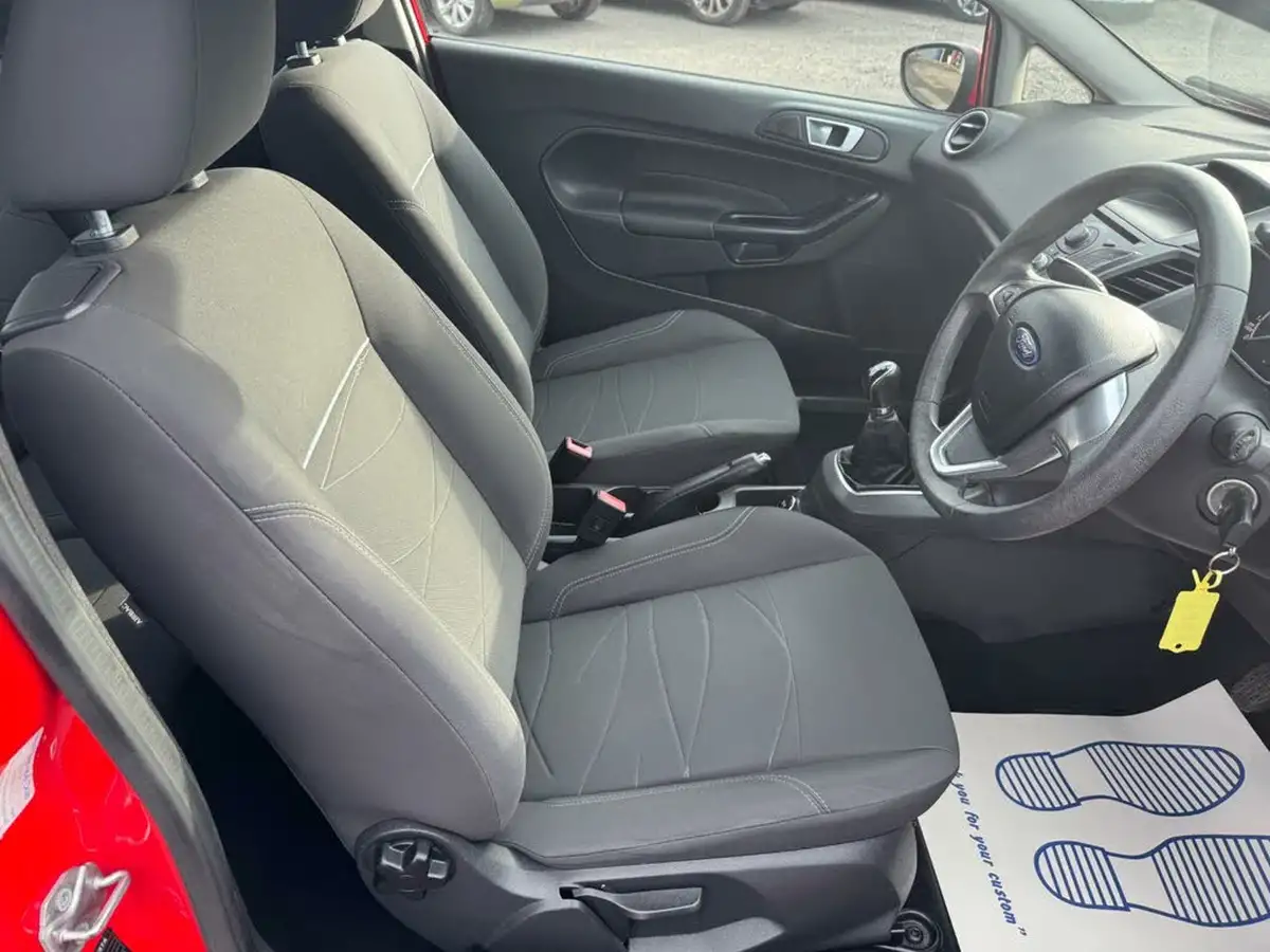 2014-ford-fiesta-125-style-60ps-3d-big-23