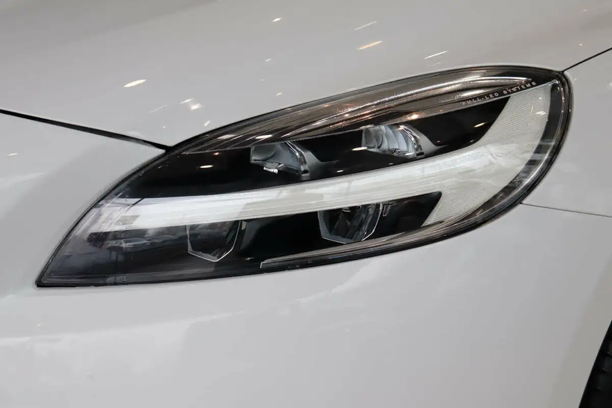 2016-volvo-v40-20-t2-momentum-big-62