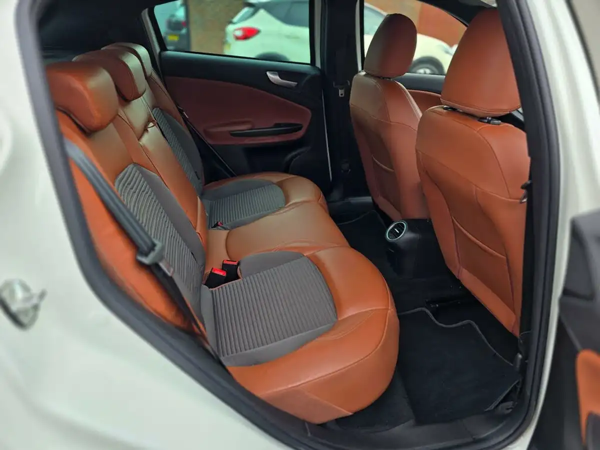 2015-alfa-romeo-giulietta-14-tb-exclusive-alfa-tct-big-36