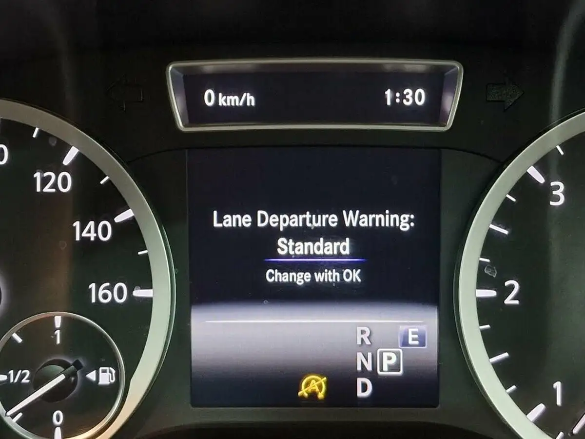 2019-infiniti-q30-22d-sport-big-64