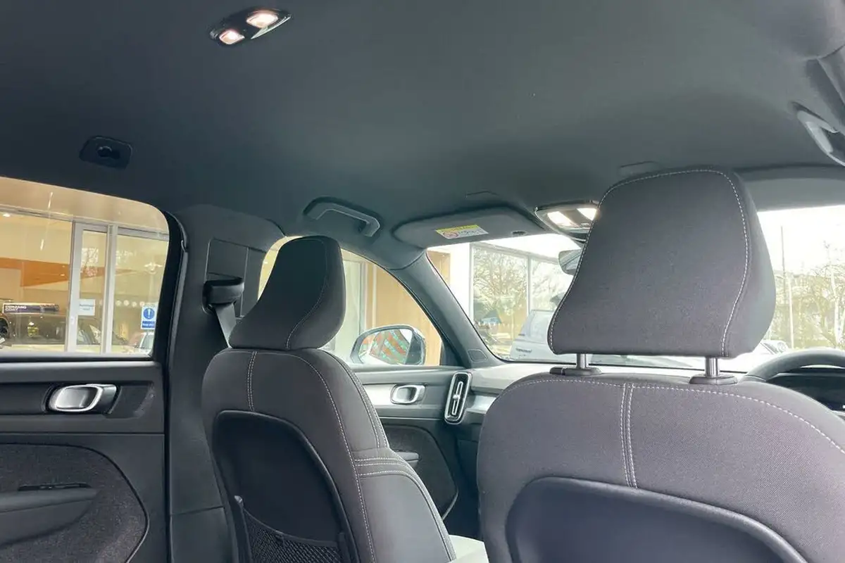 2024-volvo-xc40-20-b3-plus-big-22