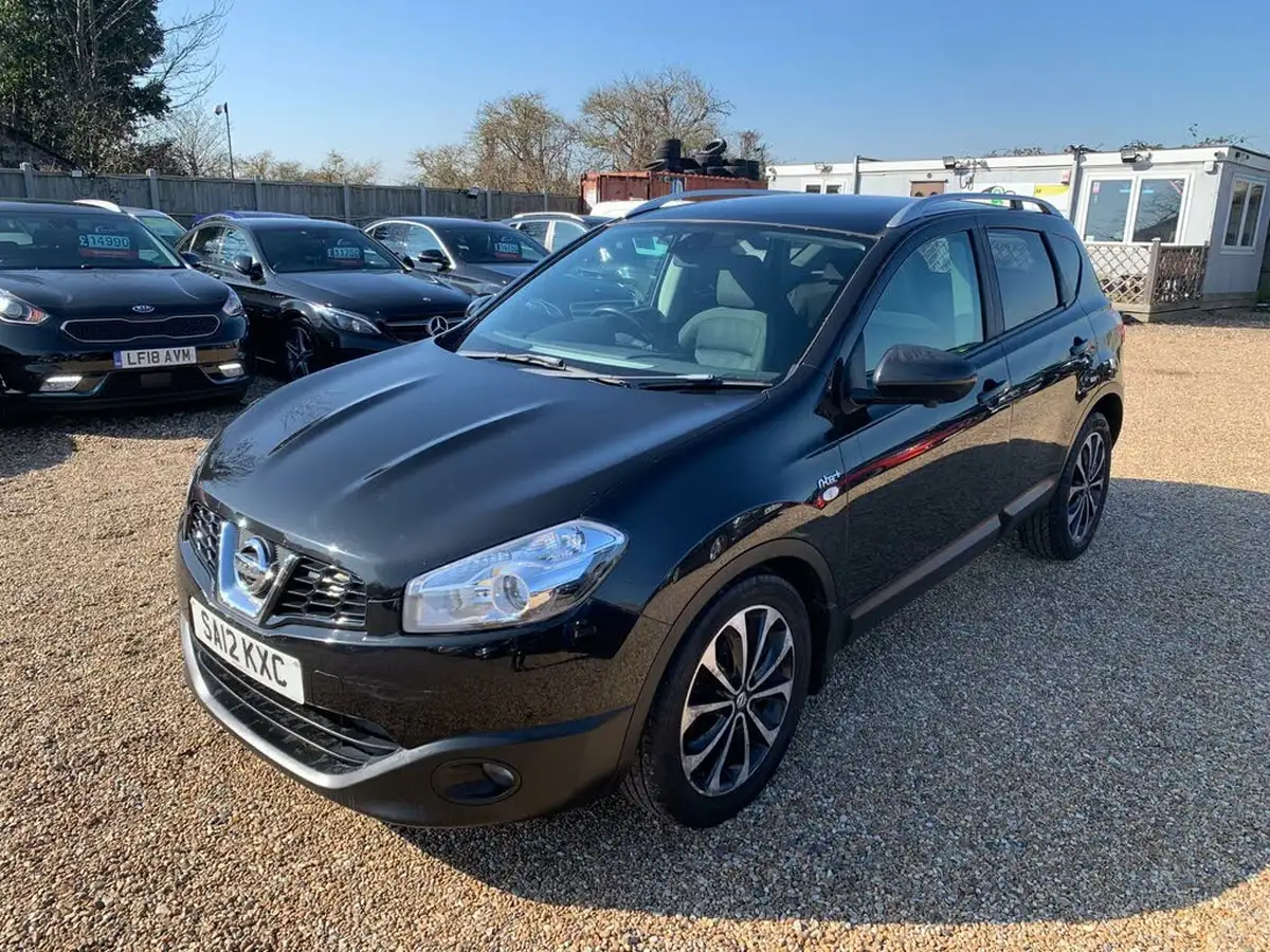 2012-nissan-qashqai-15td-n-tec-big-2