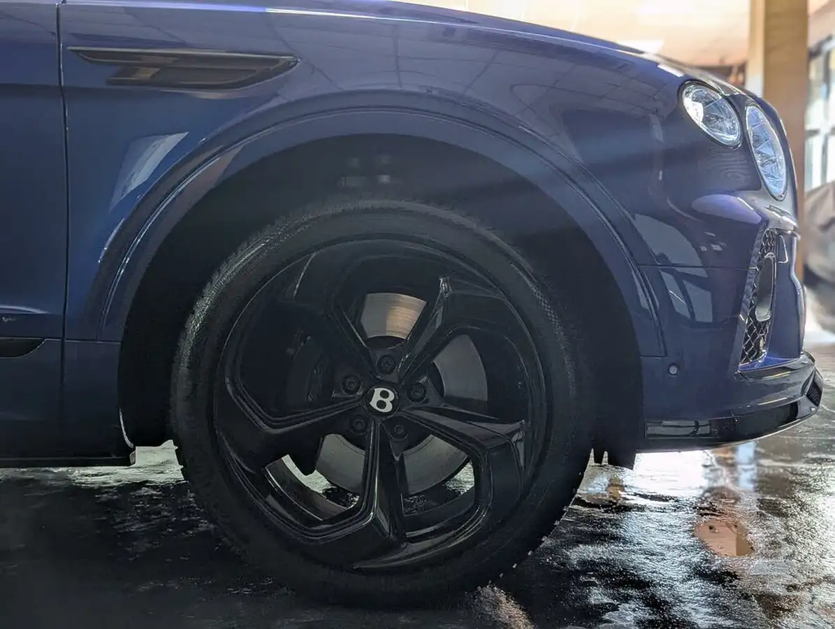 2022-bentley-bentayga-40-v8-big-38
