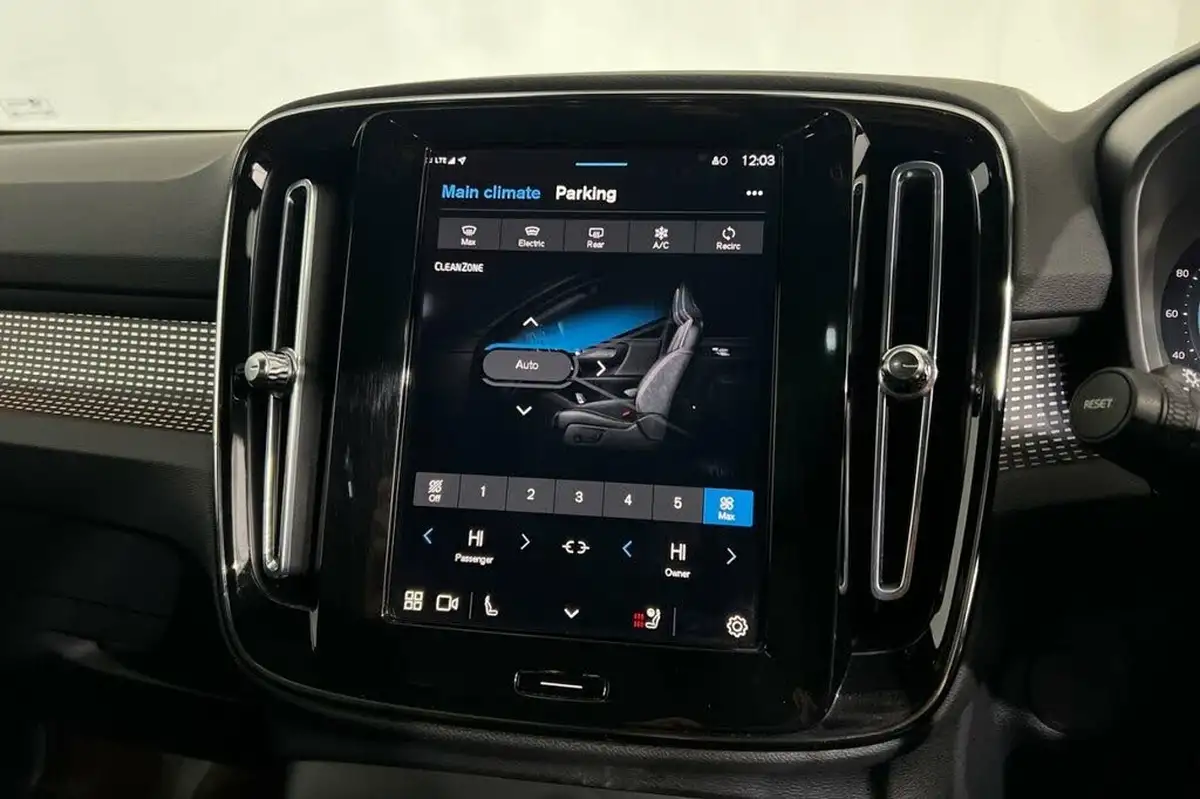 2021-volvo-xc40-e-p8-first-edition-big-39