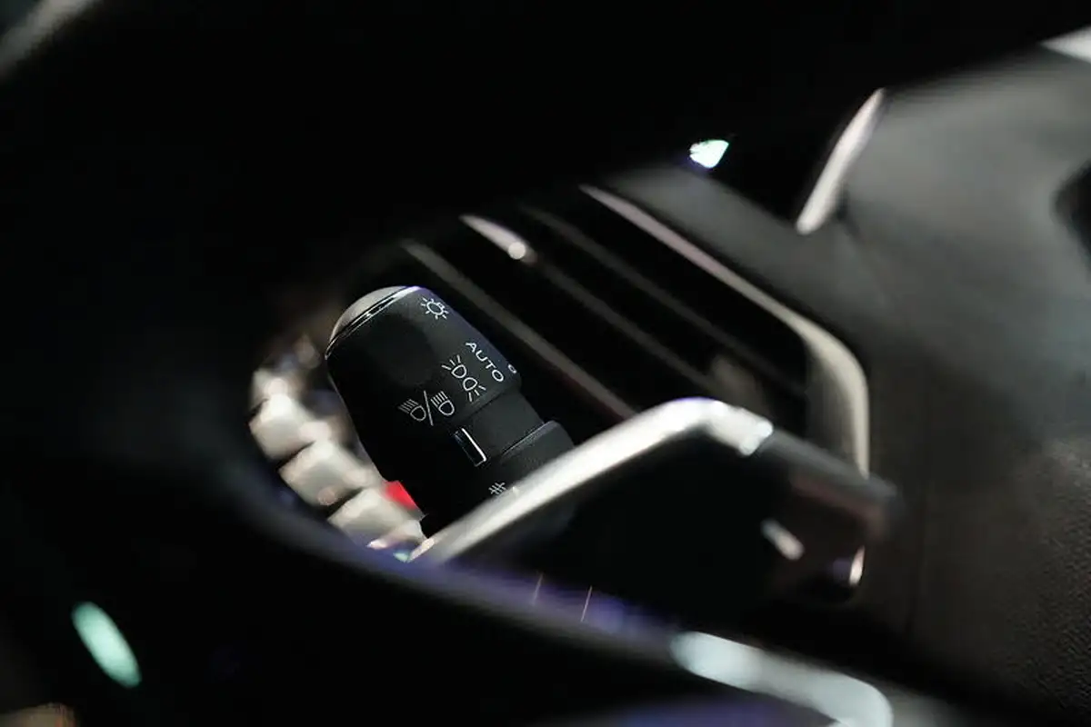 2020-peugeot-3008-suv-12-puretech-gt-line-eat8-big-38