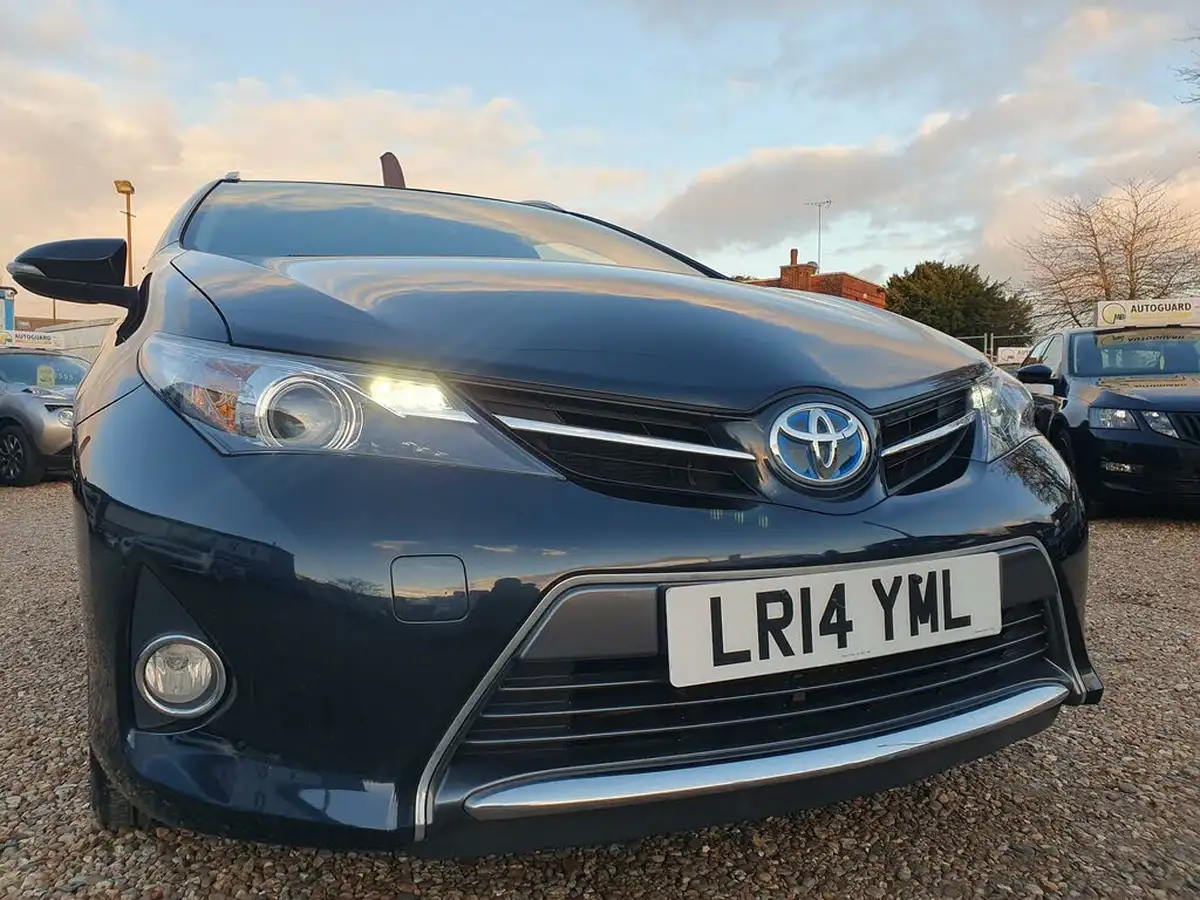 2014-toyota-auris-18-vvt-i-hsd-icon-estate-big-20