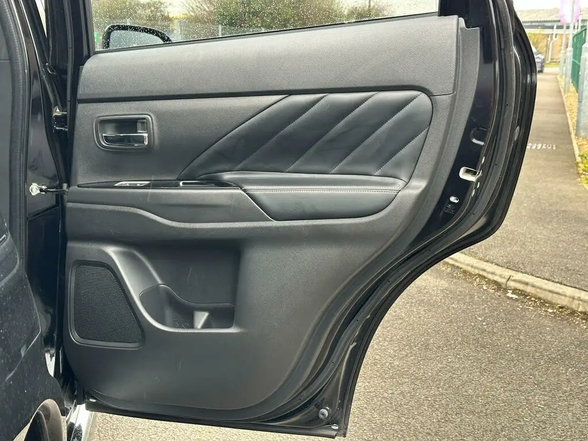 2019-mitsubishi-outlander-24-4h-phev-big-62