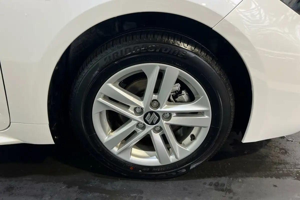 2023-suzuki-swace-18-motion-big-24