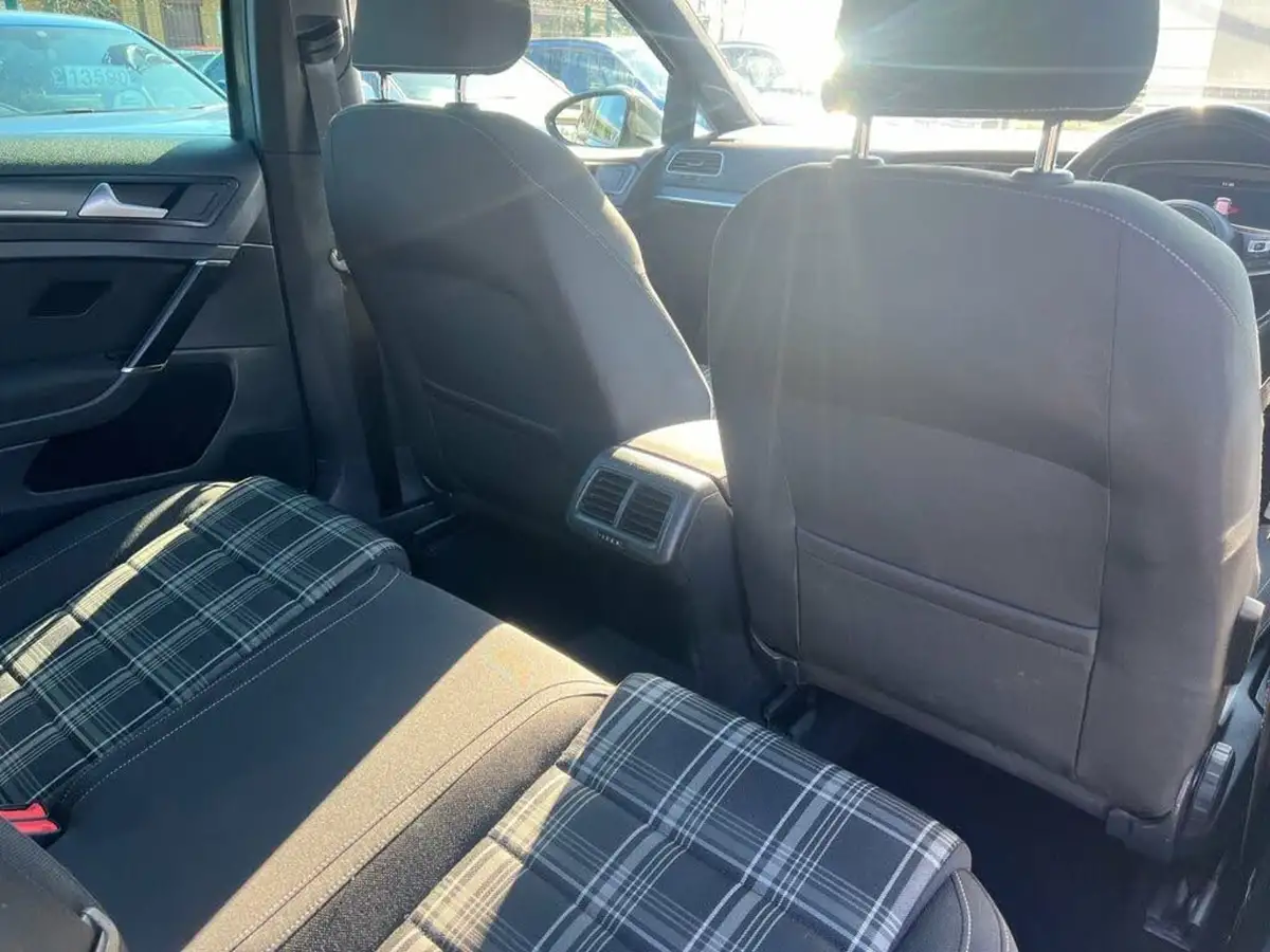 2018-volkswagen-golf-20tdi-gtd-hatchback-5d-big-28