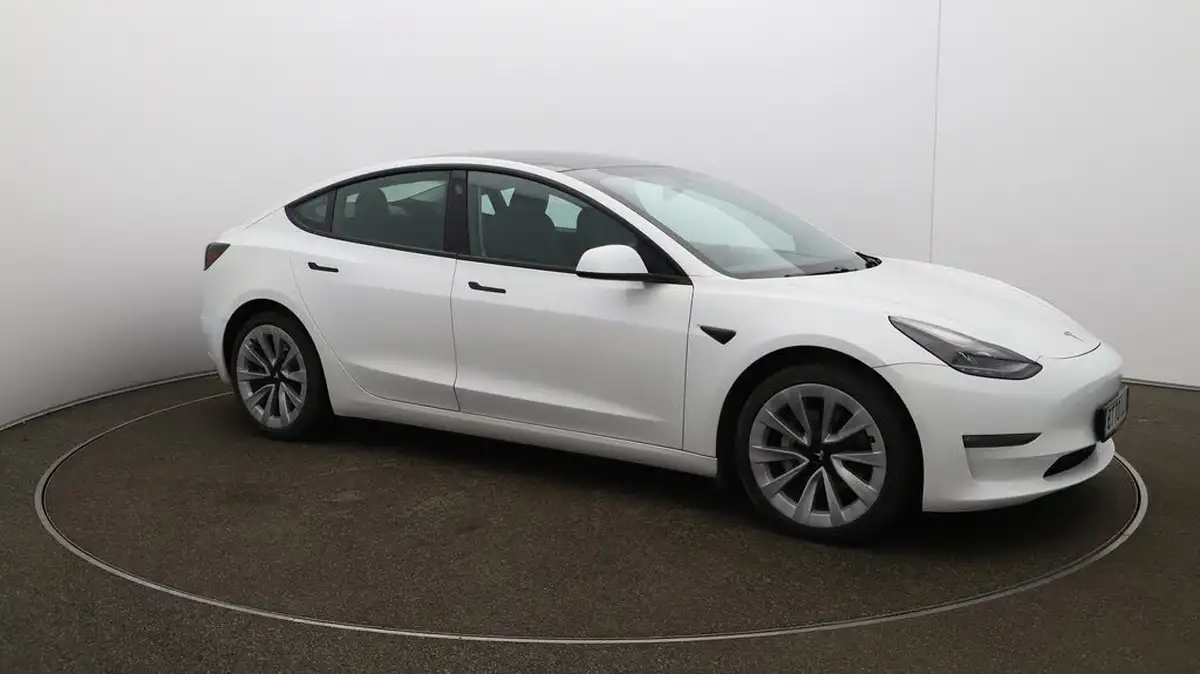 2020-tesla-model-3-e-long-range-big-42