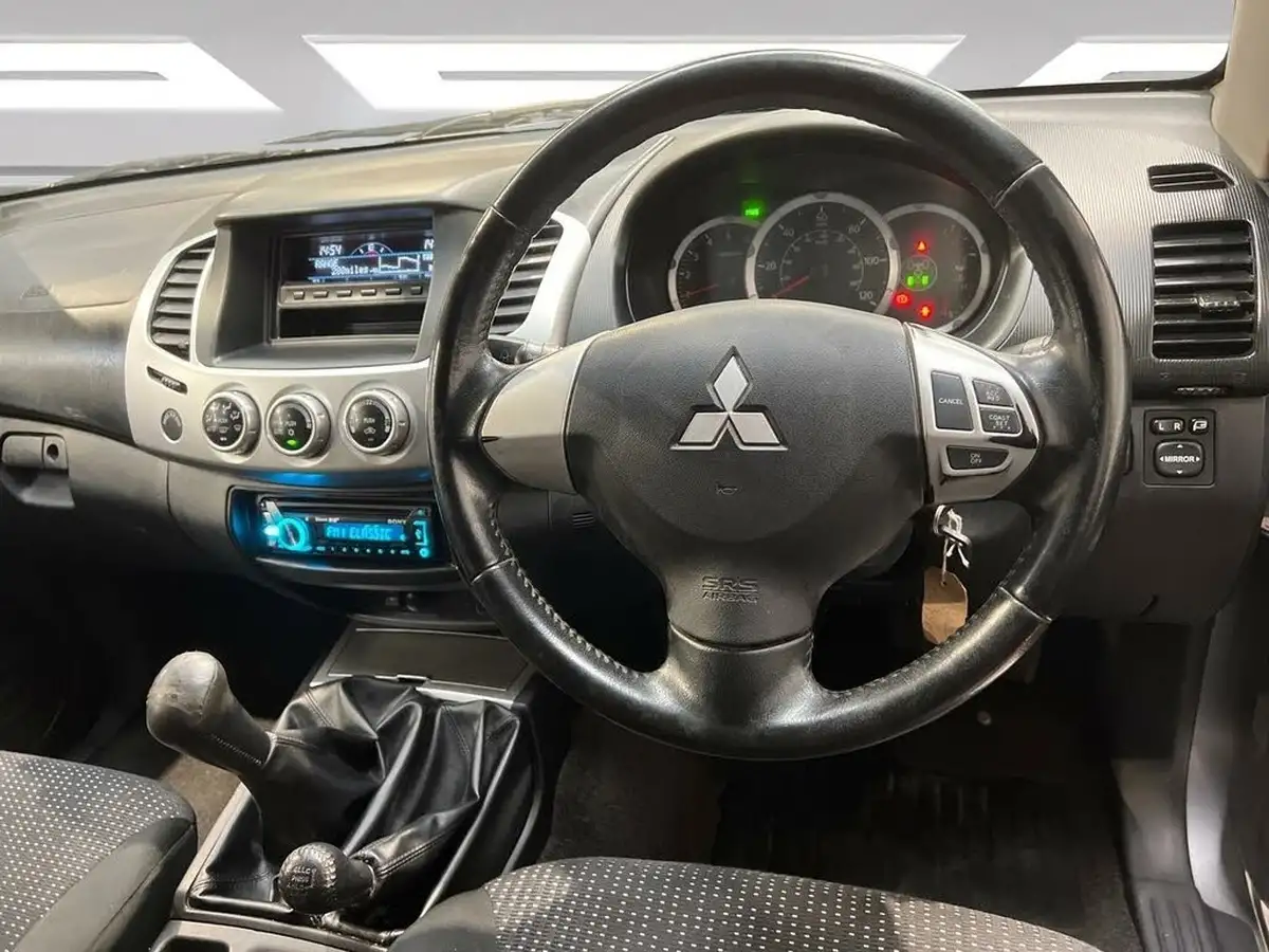 2015-mitsubishi-l200-25td-warrior-big-14